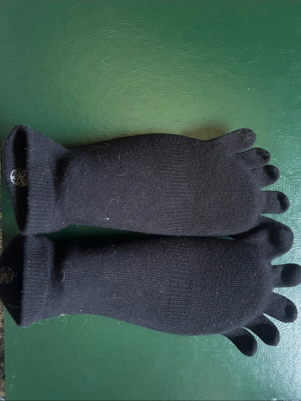 Gaiam no slip toe socks M/L